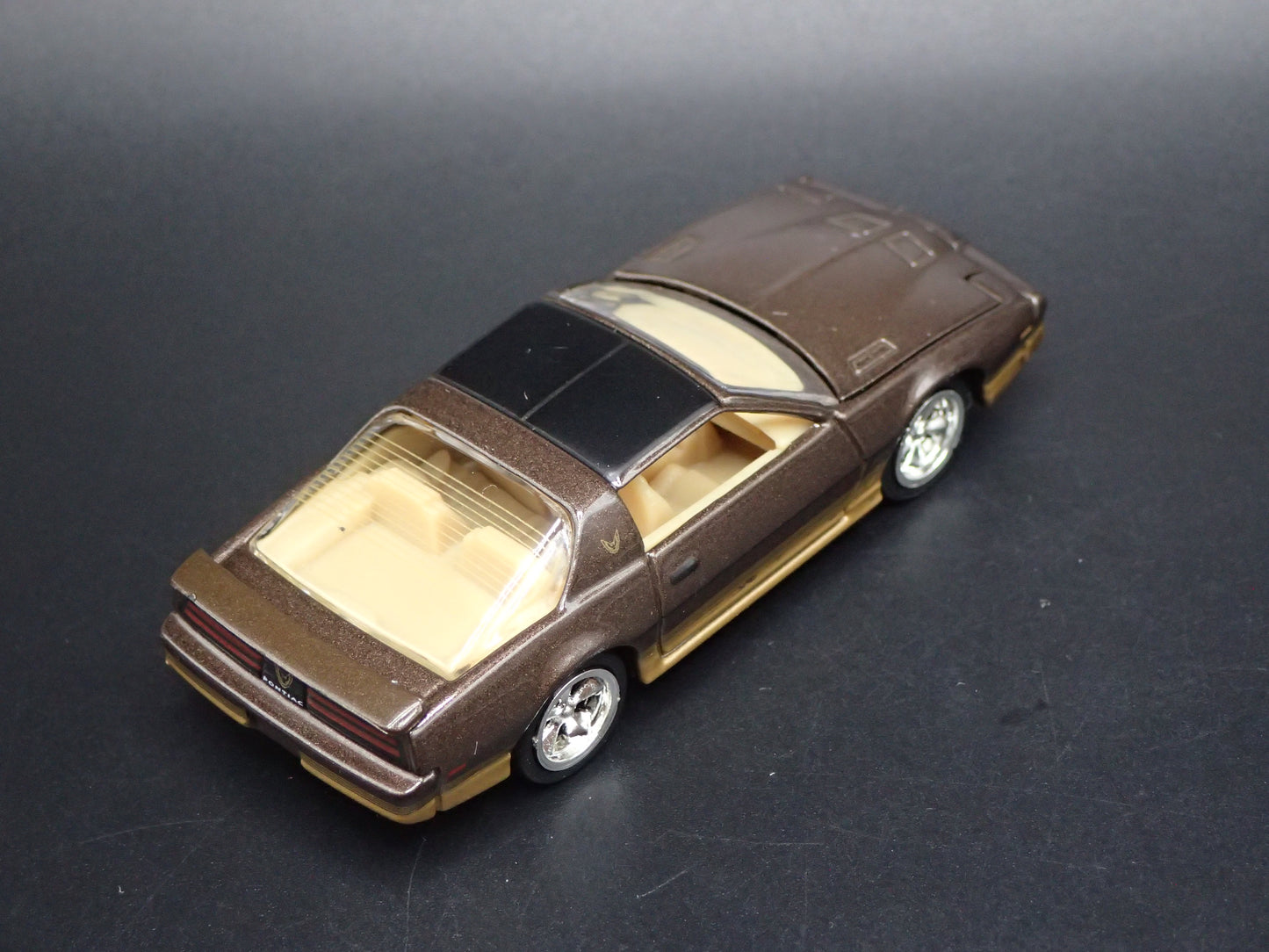 1985 85 PONTIAC FIREBIRD BROWN 1:64 SCALE COLLECTIBLE DIECAST MODEL CAR