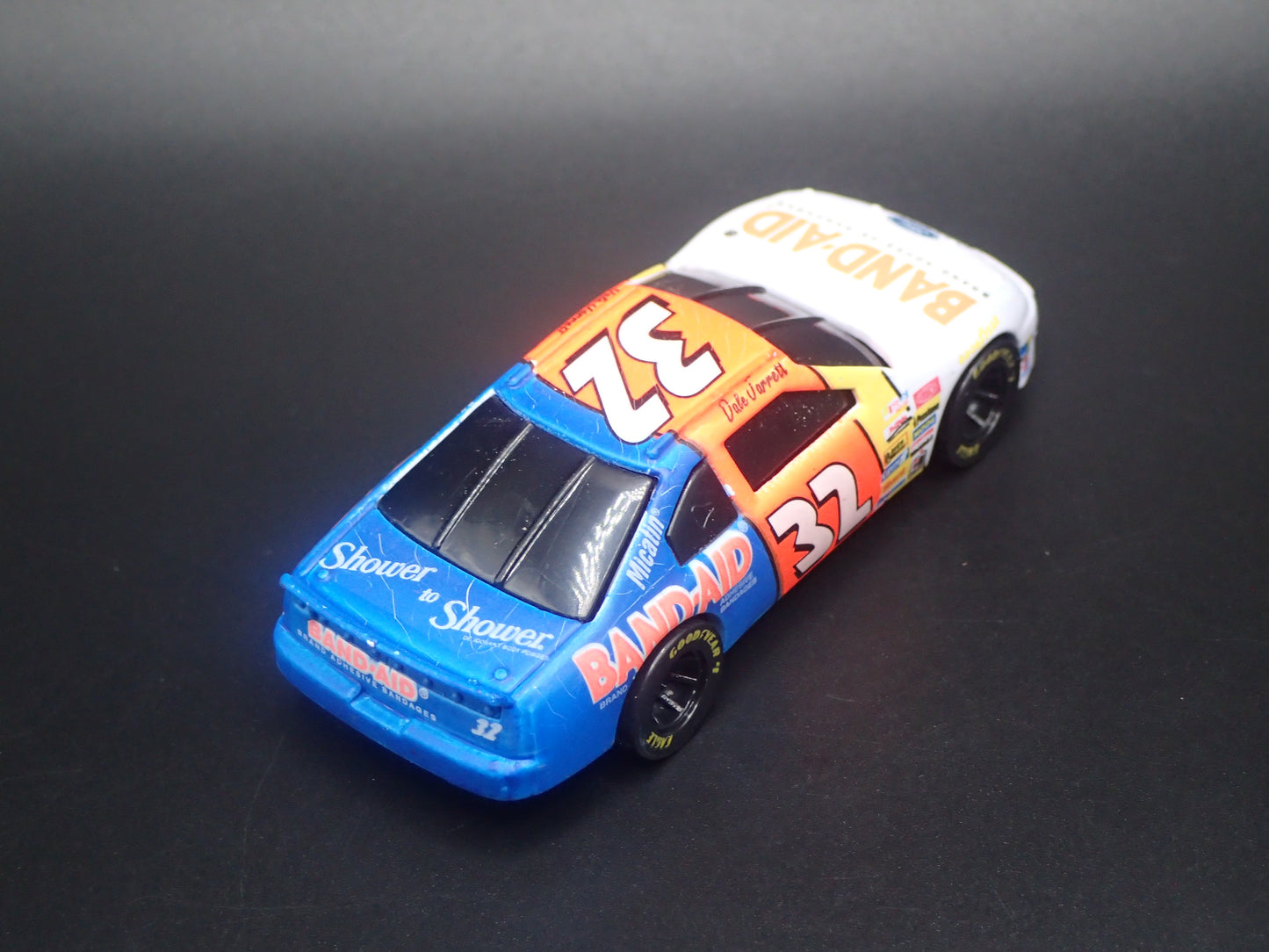 1995 95 FORD THUNDERBIRD 32 DALE JARRETT NASCAR 1:64 SCALE DIECAST MODEL CAR