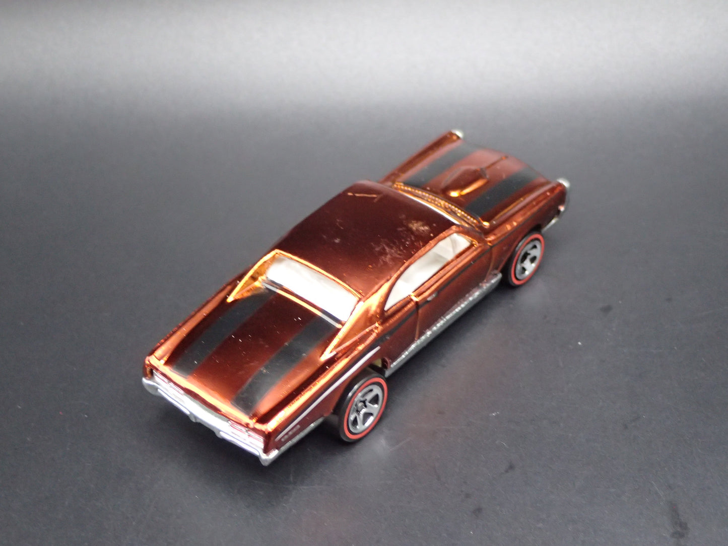 1967 PONTIAC GTO ORANGE 1:64 SCALE LIMITED COLLECTIBLE DIORAMA DIECAST MODEL CAR