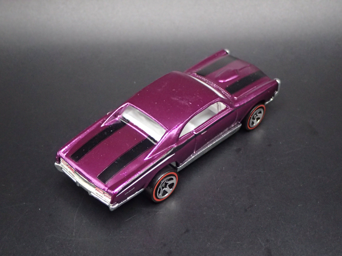 1967 PONTIAC GTO PURPLE 1:64 SCALE LIMITED COLLECTIBLE DIORAMA DIECAST MODEL CAR