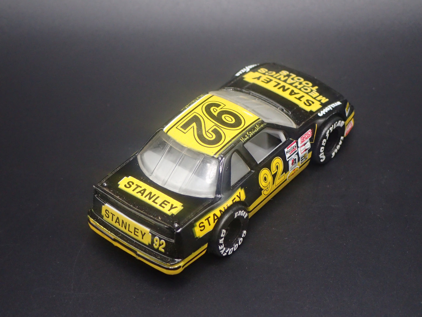 1992 92 CHEVY CHEVROLET LUMINA 92 HUT STRICKLIN NASCAR 1:64 SCALE DIECAST CAR