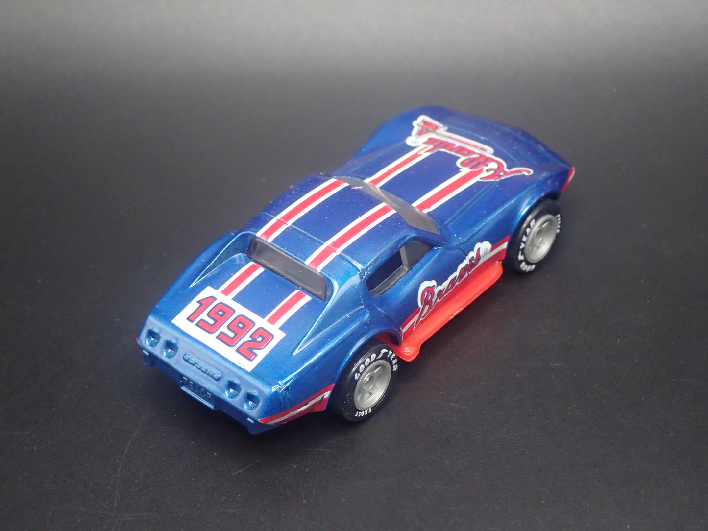 1979 79 CHEVY CHEVROLET CORVETTE T-TOP BRAVES MLB 1:64 SCALE DIECAST CAR