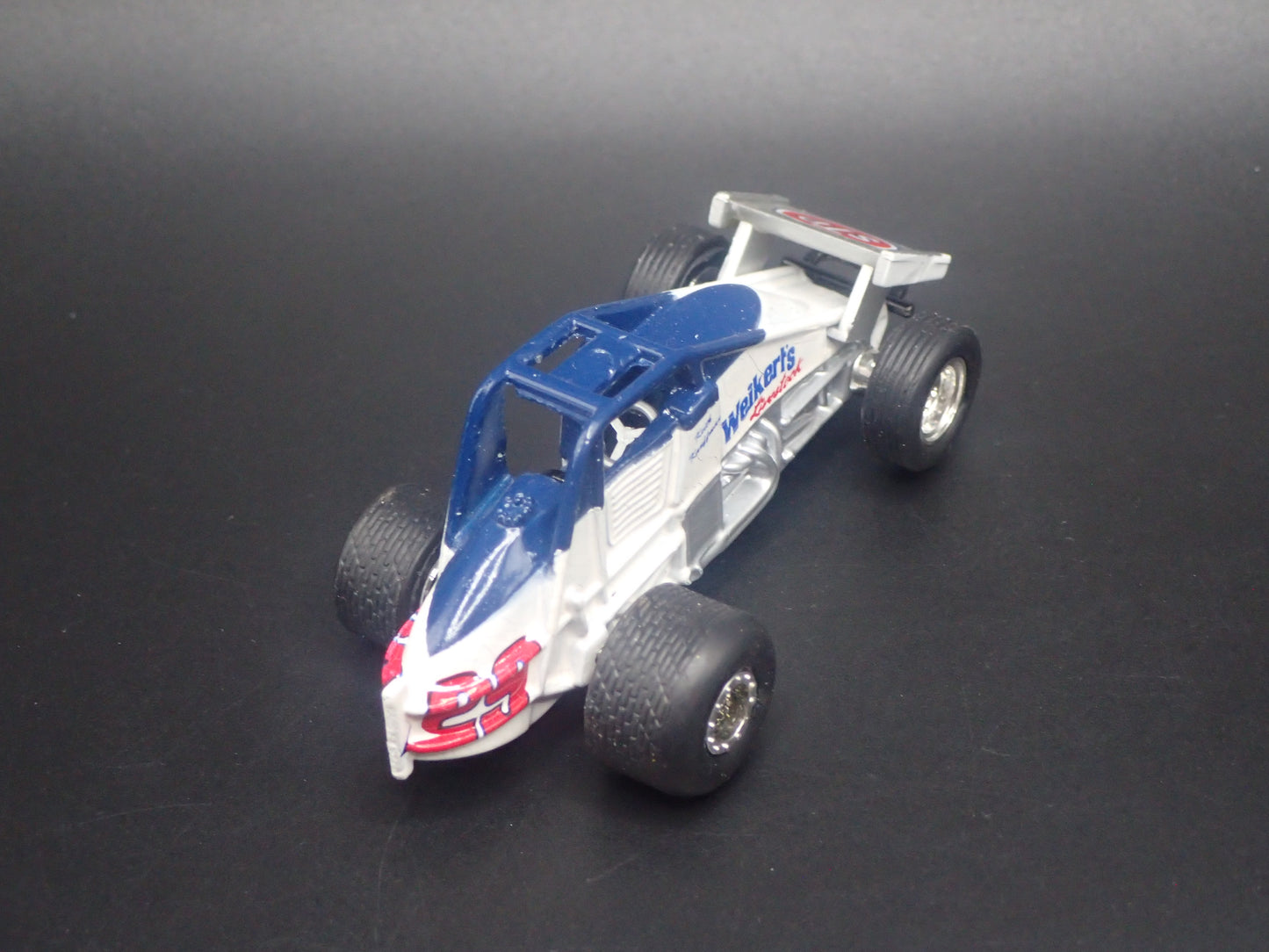 WORLD OF OUTLAWS SPRINT CAR #29 KEITH KAUFFMAN 1:64 SCALE DIORAMA DIECAST MODEL CAR