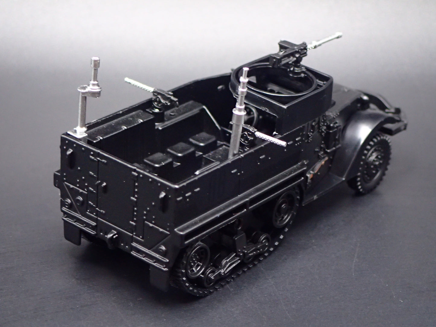 US M3 HALF TRACK PERSONNEL CARRIER BLACK 1:64 SCALE DIORAMA DIECAST MODEL CAR