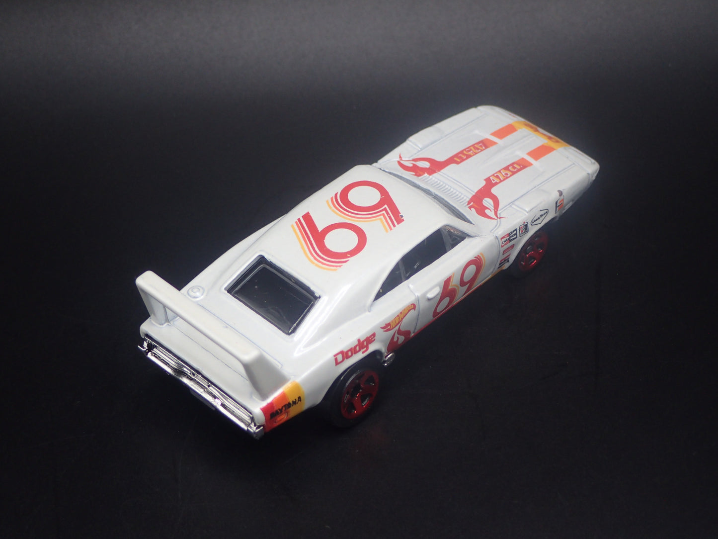 1969 69 DODGE CHARGER DAYTONA WHITE 1:64 SCALE COLLECTIBLE DIECAST MODEL CAR