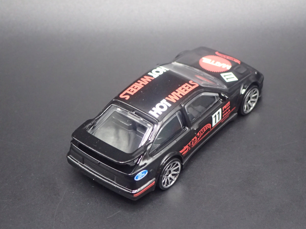 1987 87 FORD SIERRA COSWORTH 1:64 SCALE COLLECTIBLE DIORAMA DIECAST MODEL CAR