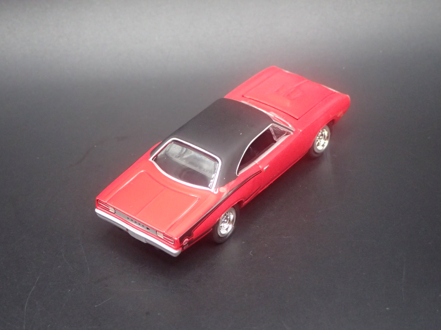 1970 70 DODGE SUPER BEE ORANGE 1/64 SCALE COLLECTIBLE DIORAMA DIECAST MODEL CAR
