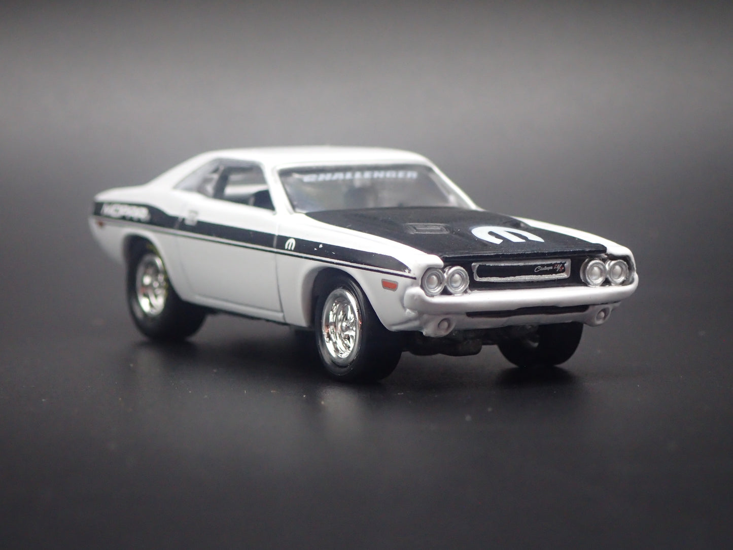 1970 70 DODGE CHALLENGER R/T RT SCHUMACHER 1:64 SCALE DIORAMA DIECAST MODEL CAR