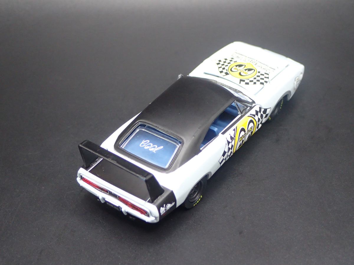 1969 69 DODGE CHARGER DAYTONA HEMI MOONEYES 1:64 SCALE DIECAST MODEL CAR