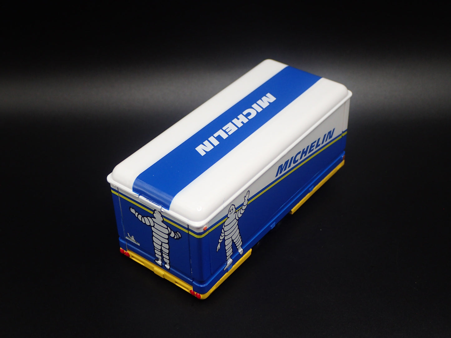 ENCLOSED CAR HAULER TRAILER MICHELIN 1:64 SCALE DIORAMA DIECAST MODEL