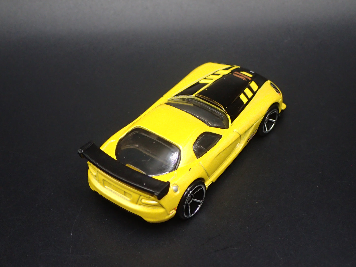 2008-2010 DODGE VIPER SRT10 ACR YELLOW 1/64 SCALE DIORAMA DIECAST MODEL CAR