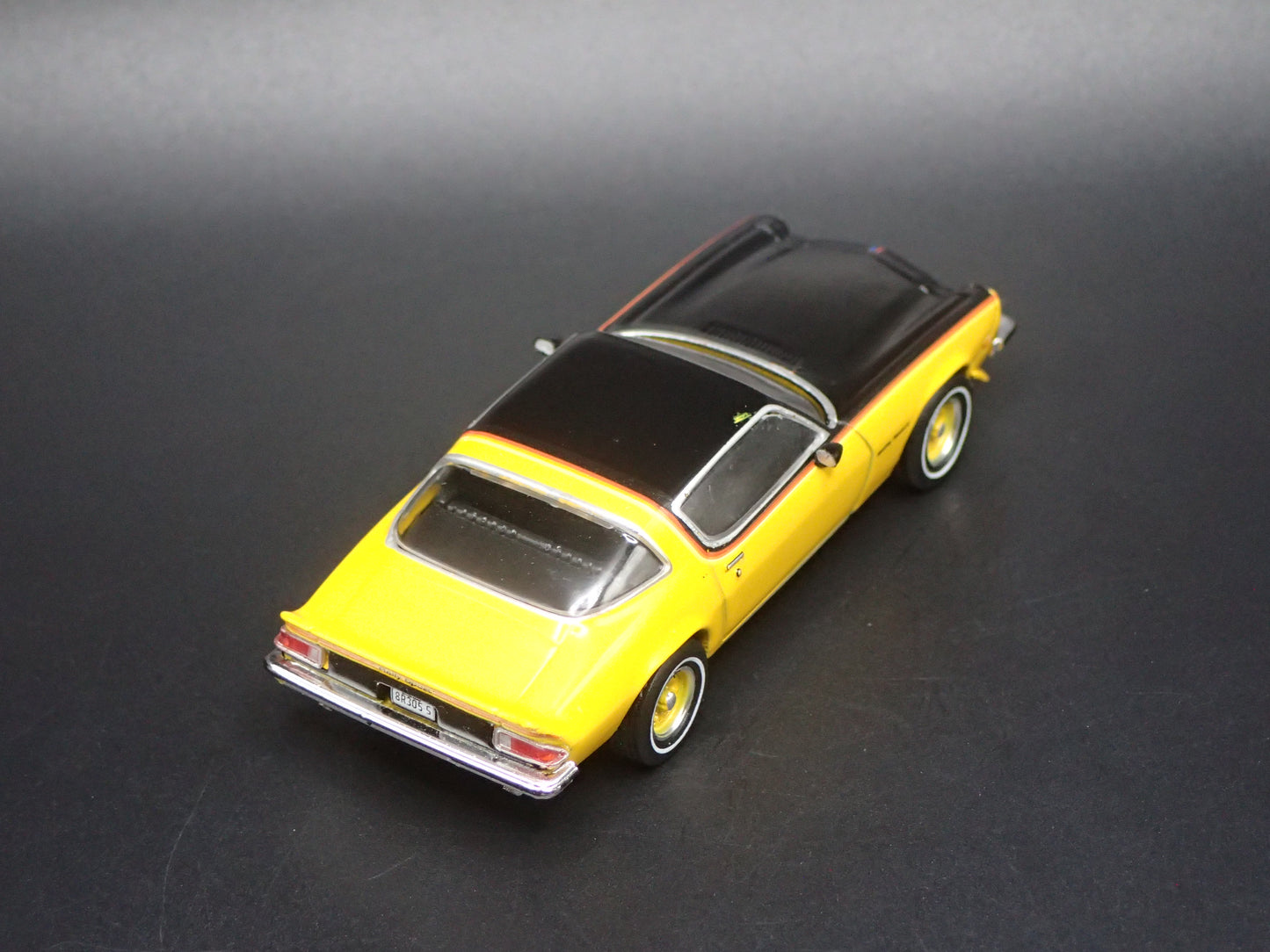 1976 76 CHEVY CHEVROLET CAMARO RS YELLOW 1/64 SCALE DIECAST MODEL CAR