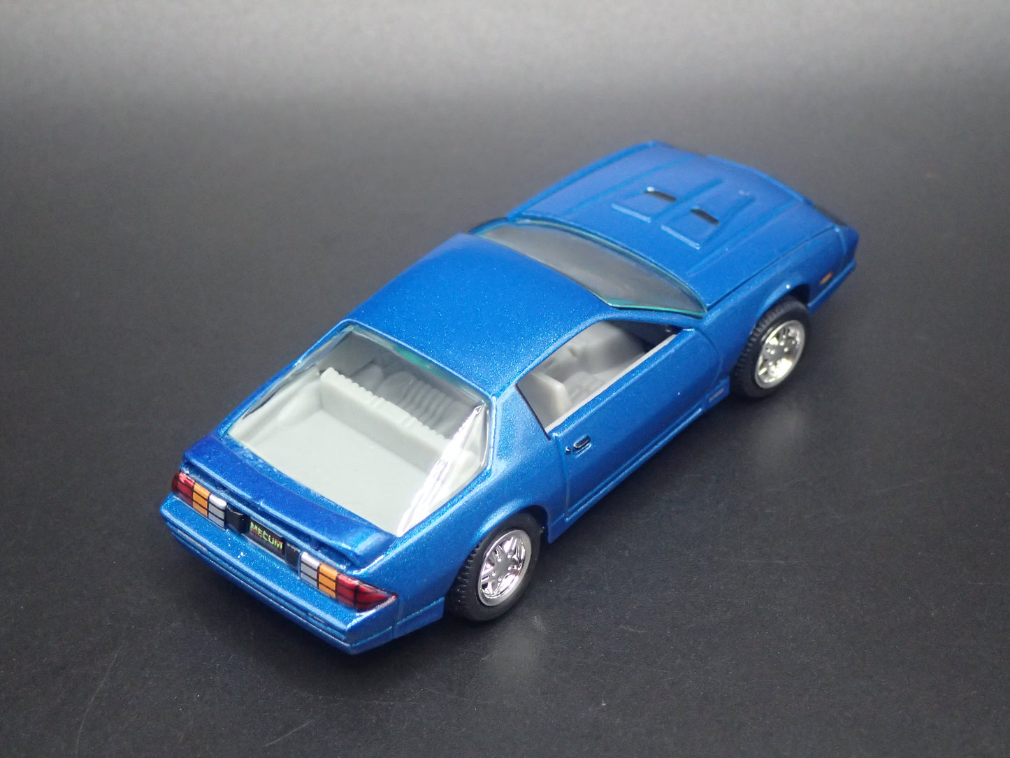 1992 92 CHEVY CHEVROLET CAMARO Z28 BLUE 1/64 SCALE DIORAMA DIECAST MODEL CAR