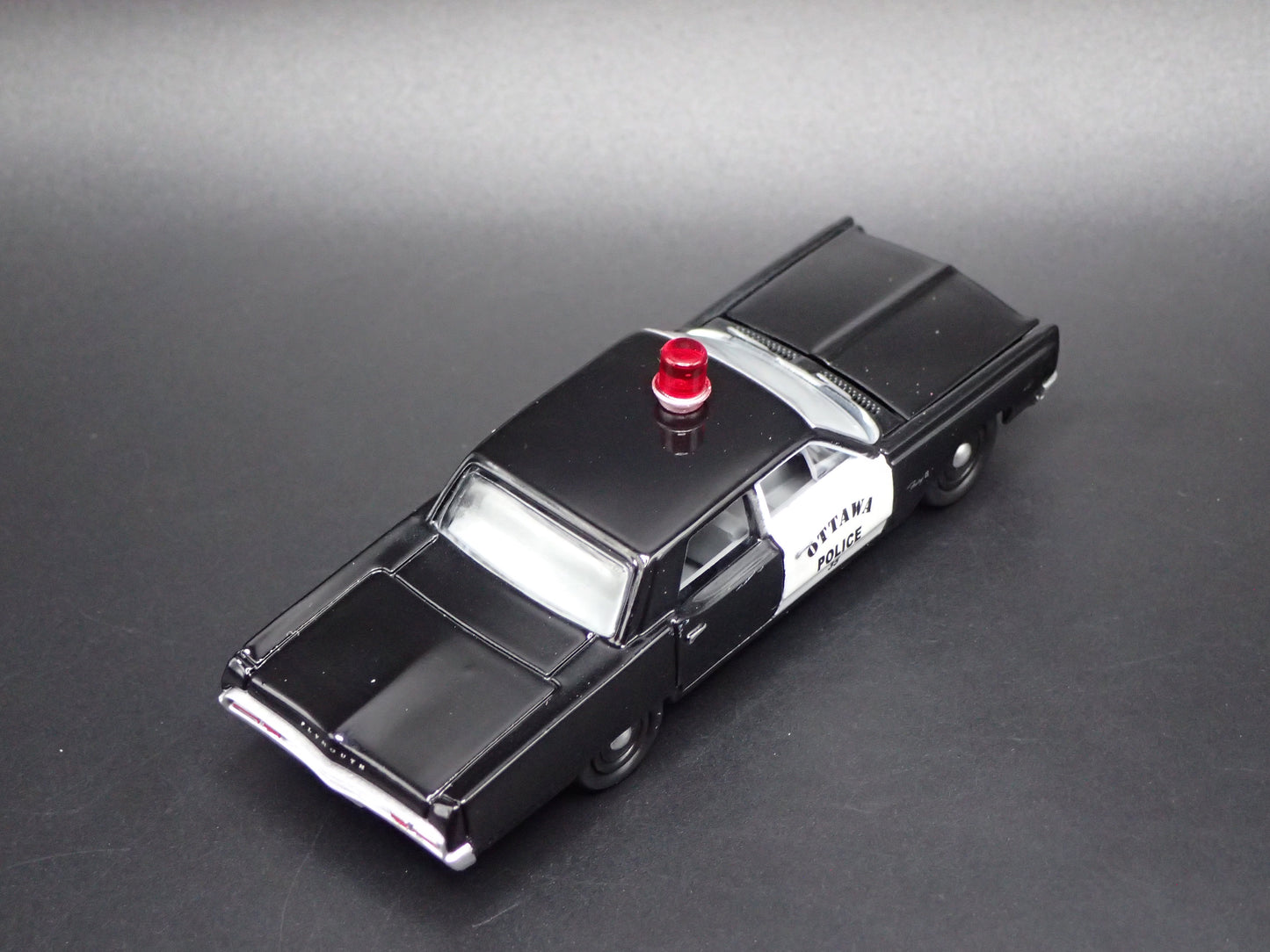 1967 67 PLYMOUTH FURY II OTTAWA POLICE CAR 1/64 SCALE DIECAST MODEL CAR