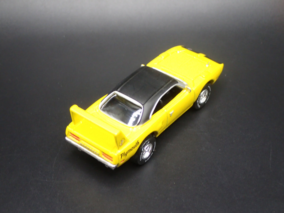1970 70 PLYMOUTH SUPERBIRD YELLOW 1:64 SCALE COLLECTIBLE DIECAST MODEL CAR