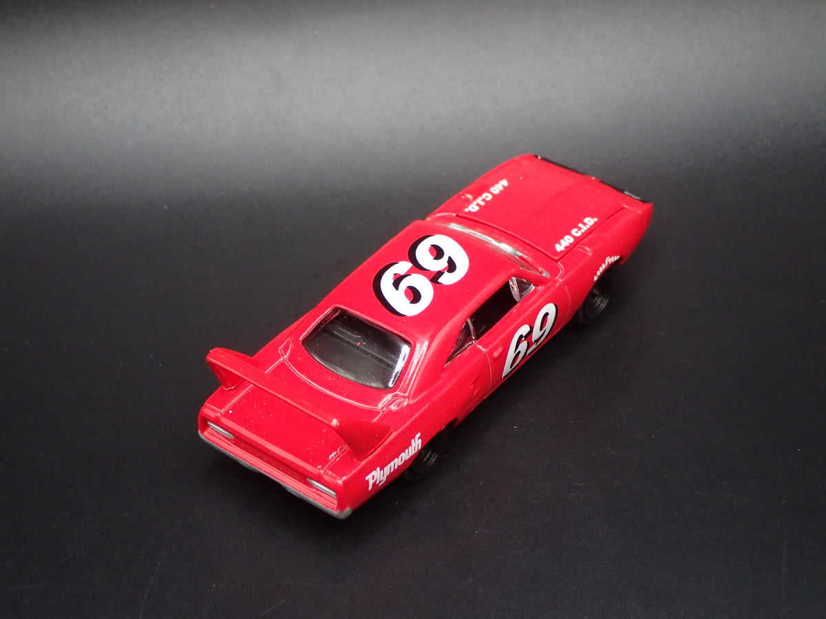 1970 70 PLYMOUTH SUPERBIRD RED 1:64 SCALE COLLECTIBLE DIECAST MODEL CAR