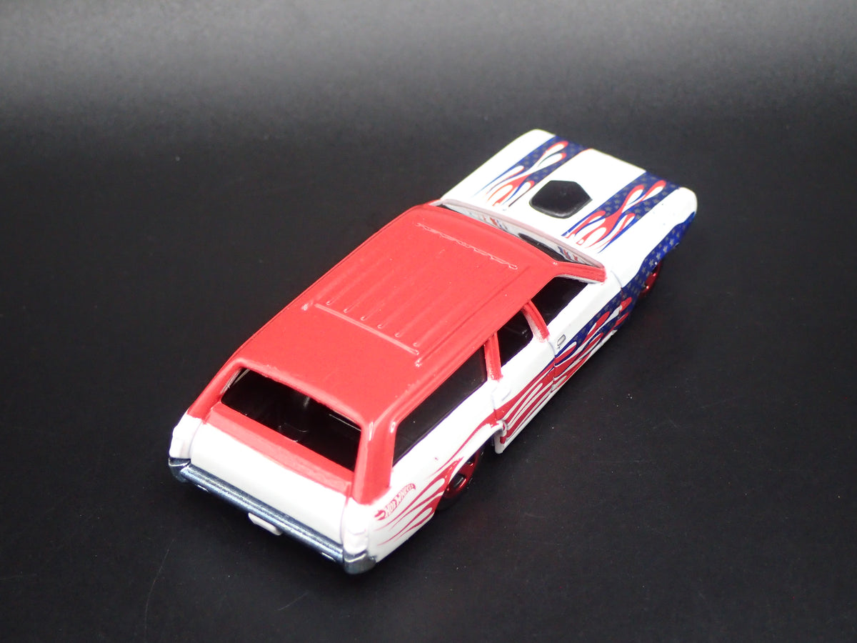 1971 71 PLYMOUTH SATELLITE STATION WAGON 1/64 SCALE DIECAST MODEL CAR
