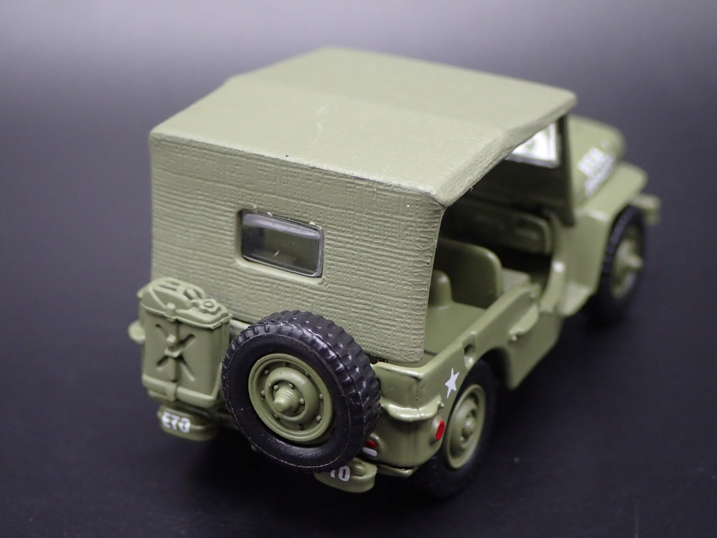 WWII WILLYS MB JEEP ARMY MILITARY ERNIE PYLE WAR CORRESPONDENT 1:64 SCALE DIECAST CAR