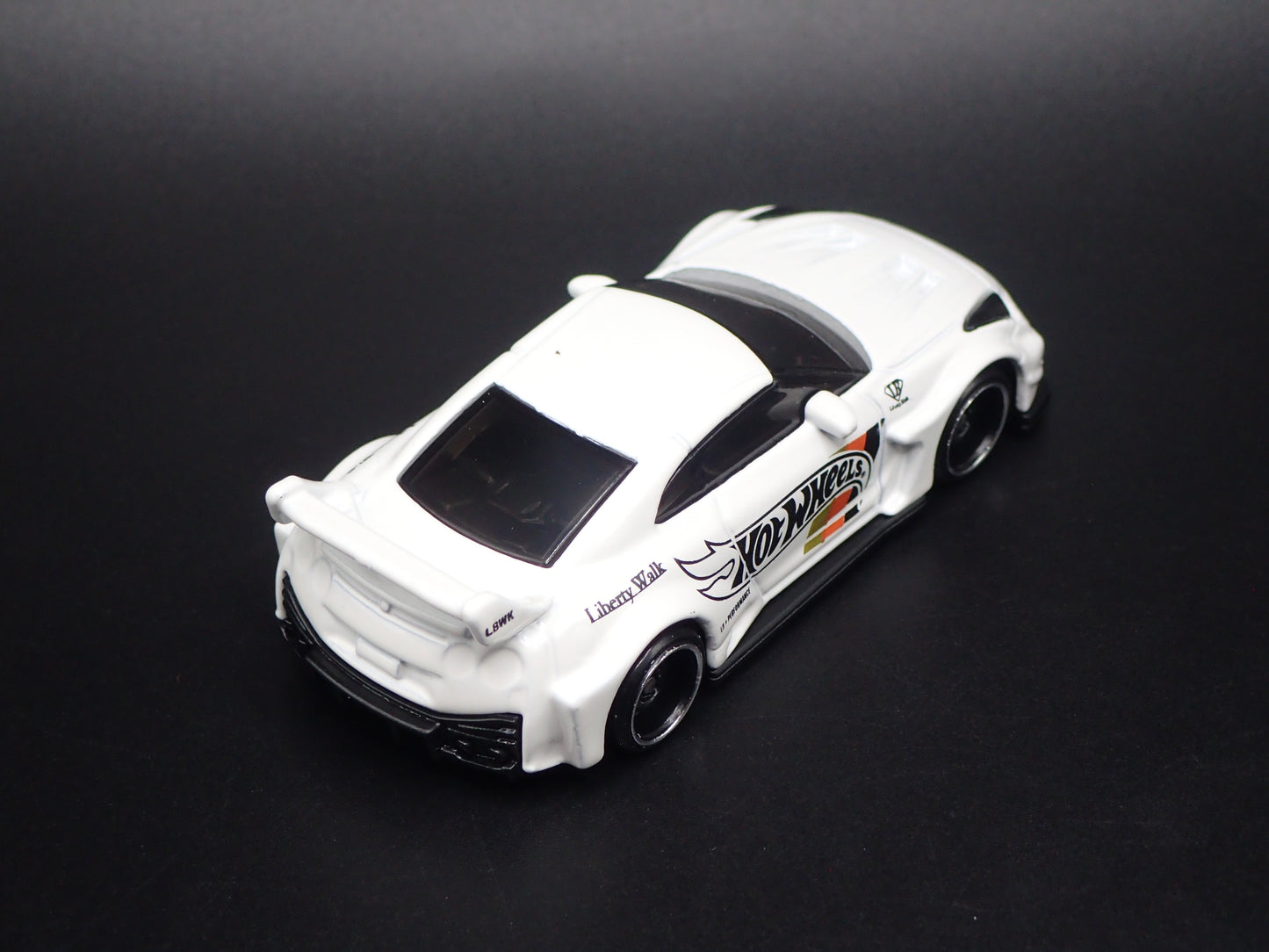 NISSAN GTR R35 LBWK SILHOUTTE WORKS GT 35GT-RR VER2 1:64 SCALE DIECAST MODEL CAR