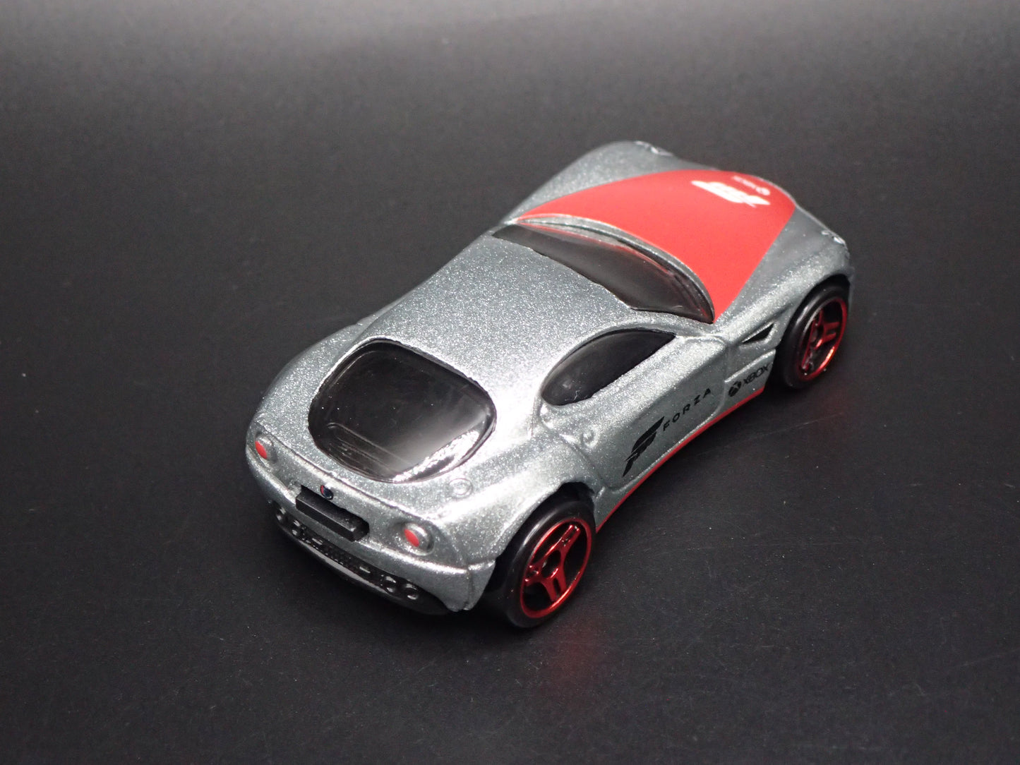 2007-2010 ALFA ROMEO 8C COMPETIZIONE SILVER 1:64 SCALE DIORAMA DIECAST MODEL CAR