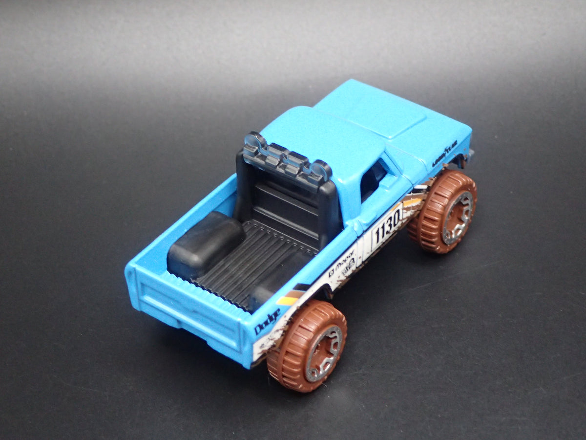 1970 70 DODGE POWER WAGON PICKUP TRUCK BLUE 1:64 SCALE DIORAMA DIECAST MODEL CAR