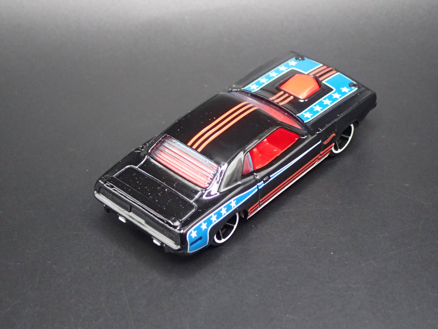 1971 71 PLYMOUTH HEMI CUDA BLACK 1:64 SCALE COLLECTIBLE DIORAMA DIECAST MODEL CAR