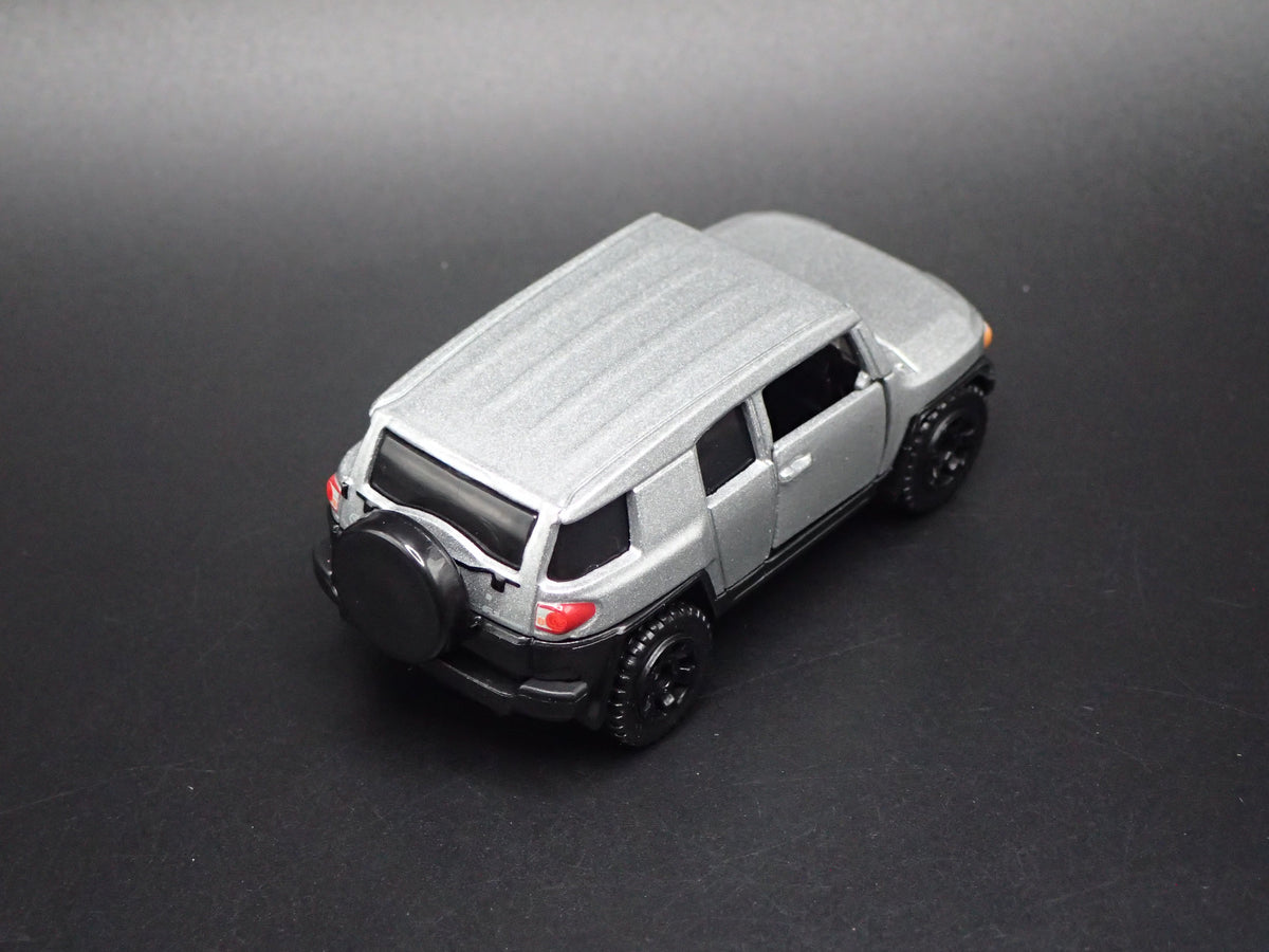 2007-2014 TOYOTA FJ CRUISER SUV 1/64 SCALE COLLECTIBLE DIORAMA DIECAST MODEL CAR