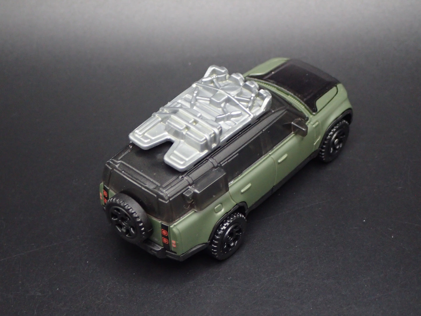 2022-2026 LAND ROVER DEFENDER 130 GREEN 1/64 SCALE DIORAMA DIECAST MODEL CAR