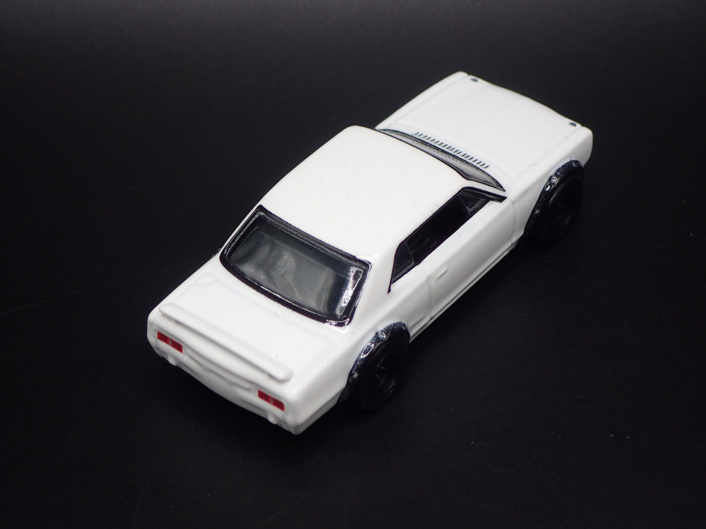 1972-1973 NISSAN SKYLINE 2000 GTR LBWK 1:64 SCALE DIORAMA DIECAST MODEL CAR