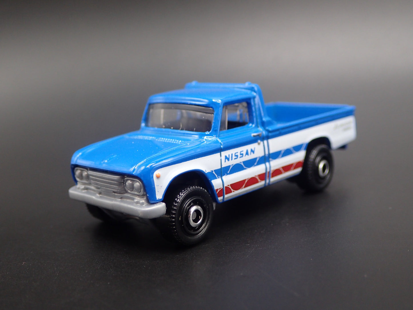 1962-1966 NISSAN JUNIOR PICKUP TRUCK HITCH 1:64 SCALE DIORAMA DIECAST MODEL CAR