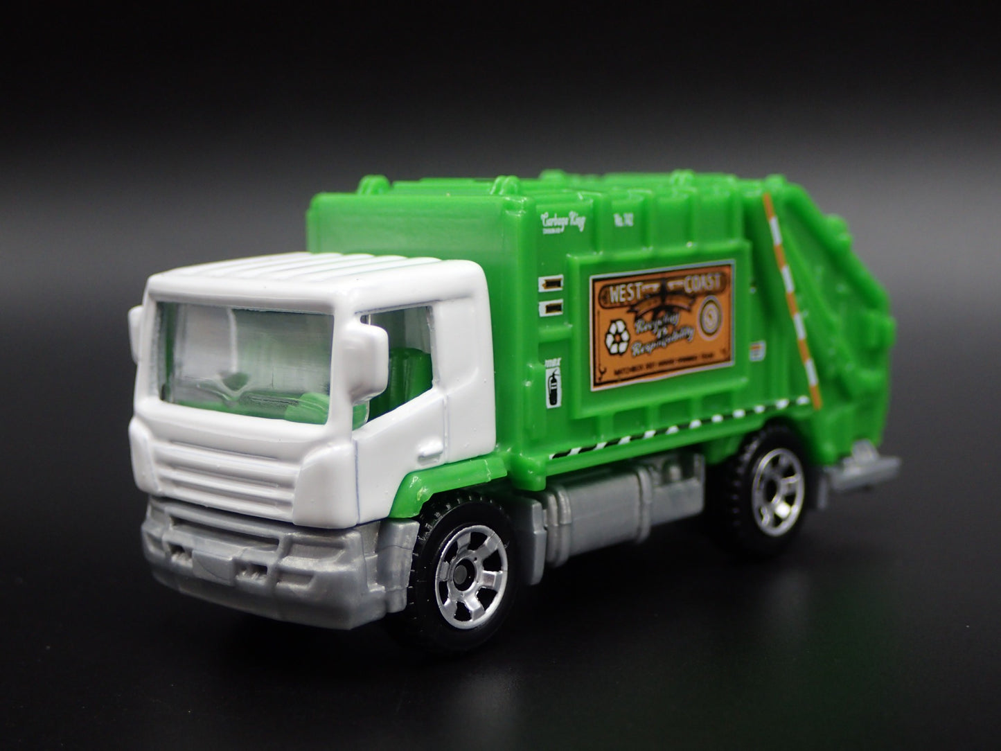 MODERN GARBAGE RECYCLING TRASH TRUCK 1/64 MB SCALE DIORAMA DIECAST MODEL CAR
