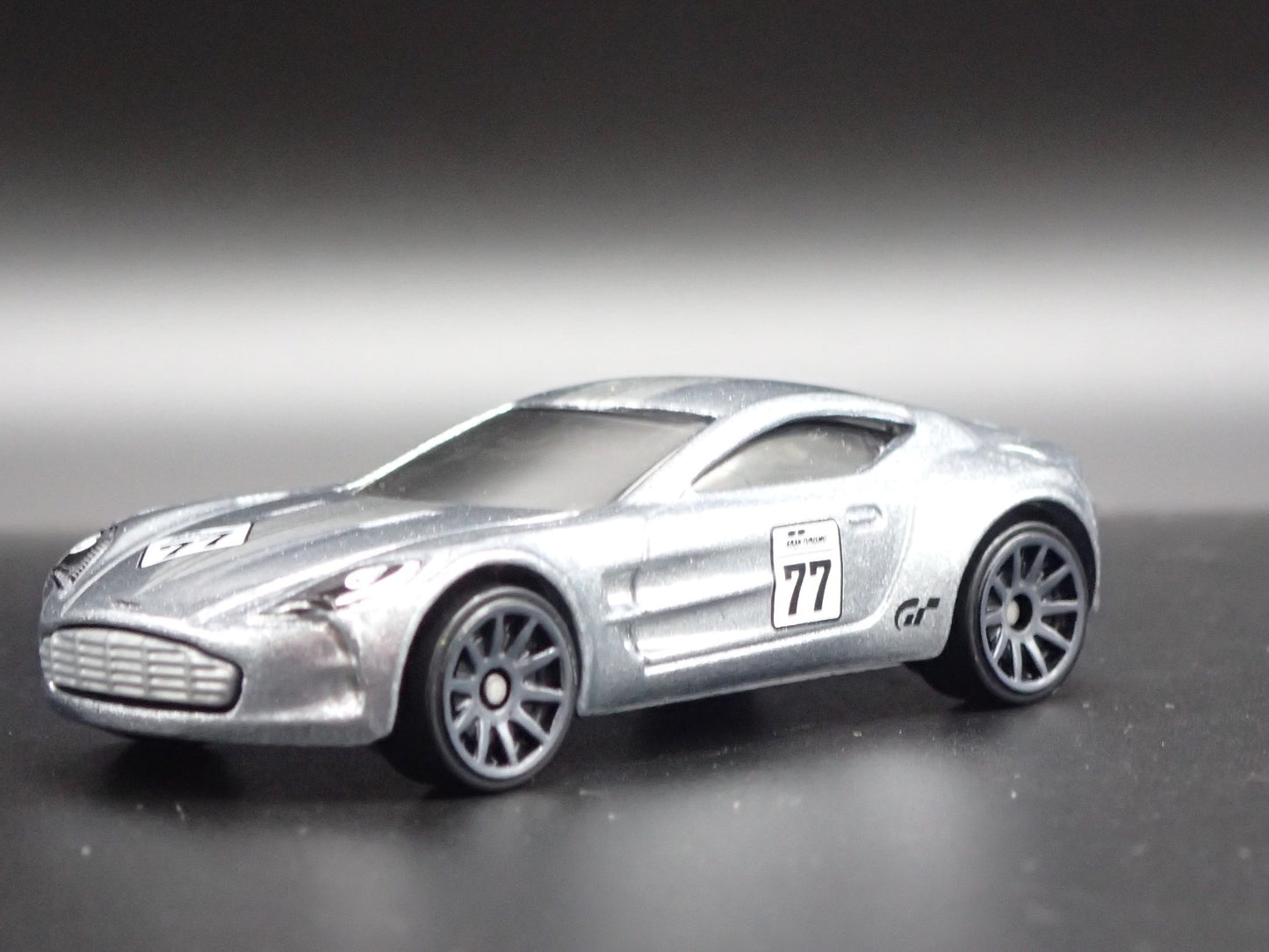 2009-2012 ASTON MARTIN ONE-77 GRAN TURISMO 1/64 SCALE DIORAMA DIECAST MODEL CAR