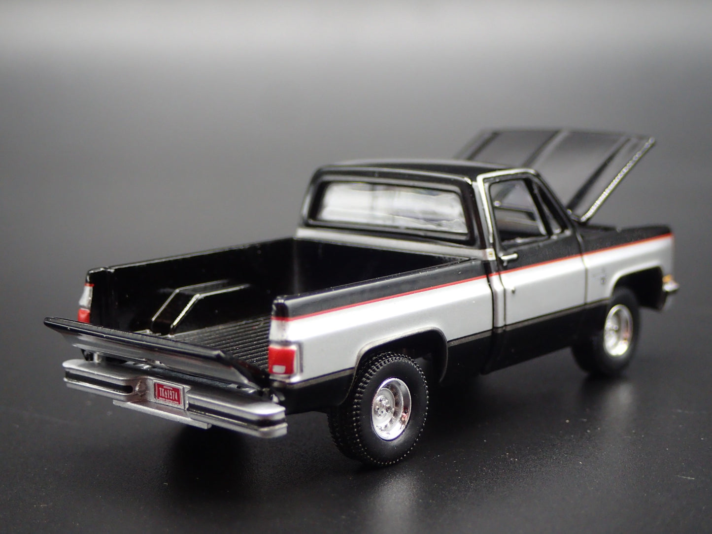 1981 81 CHEVY CHEVROLET PICKUP TRUCK SQUAREBODY 1/64 SCALE DIECAST MODEL CAR