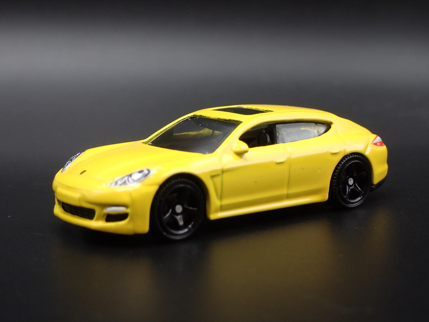 2009-2016 PORSCHE PANAMERA RARE 1:64 SCALE COLLECTIBLE DIORAMA DIECAST MODEL CAR