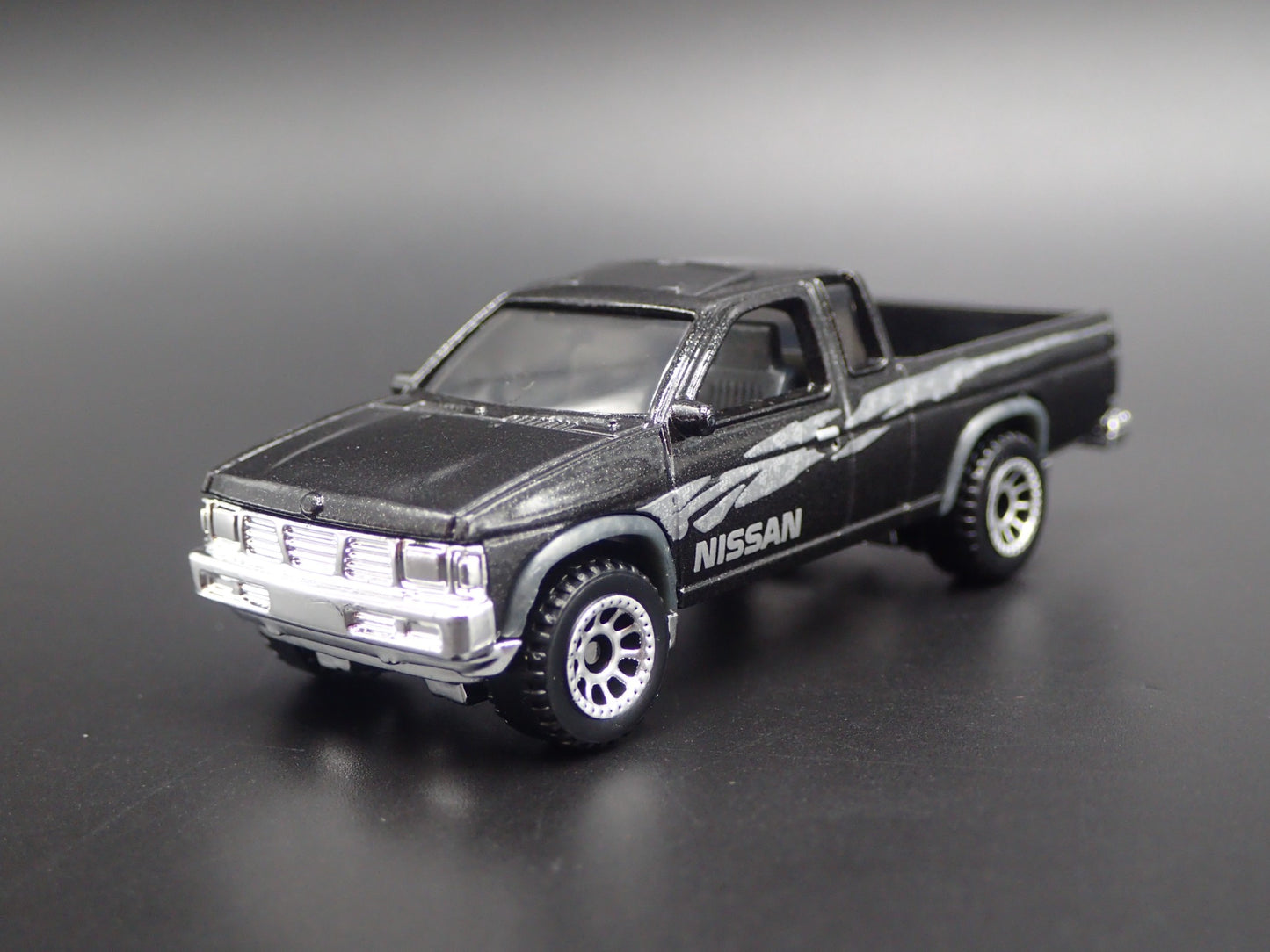 1995 95 NISSAN HARDBODY PICKUP TRUCK D21 W HITCH 1:64 SCALE DIECAST MODEL CAR