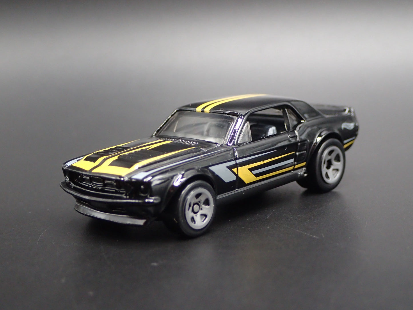 1967 67 FORD MUSTANG COUPE BLACK 1:64 SCALE COLLECTIBLE DIECAST MODEL CAR