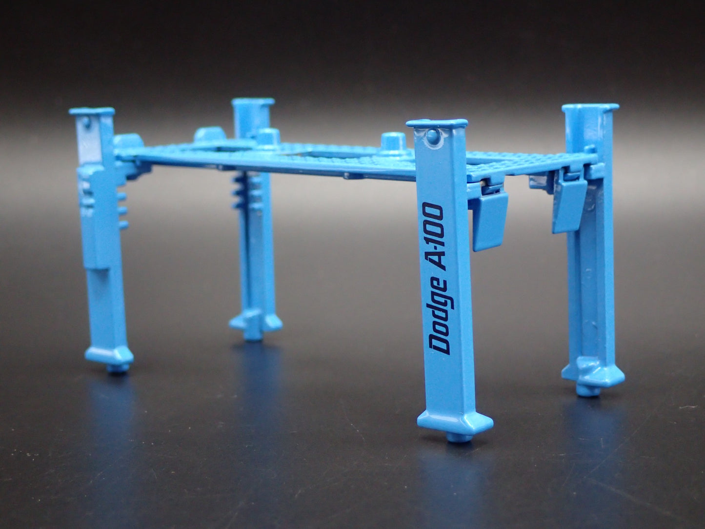 DODGE A100 1:64 SCALE AUTO SHOP MECHANIC GARAGE 4 POST CAR LIFT DIECAST MODEL