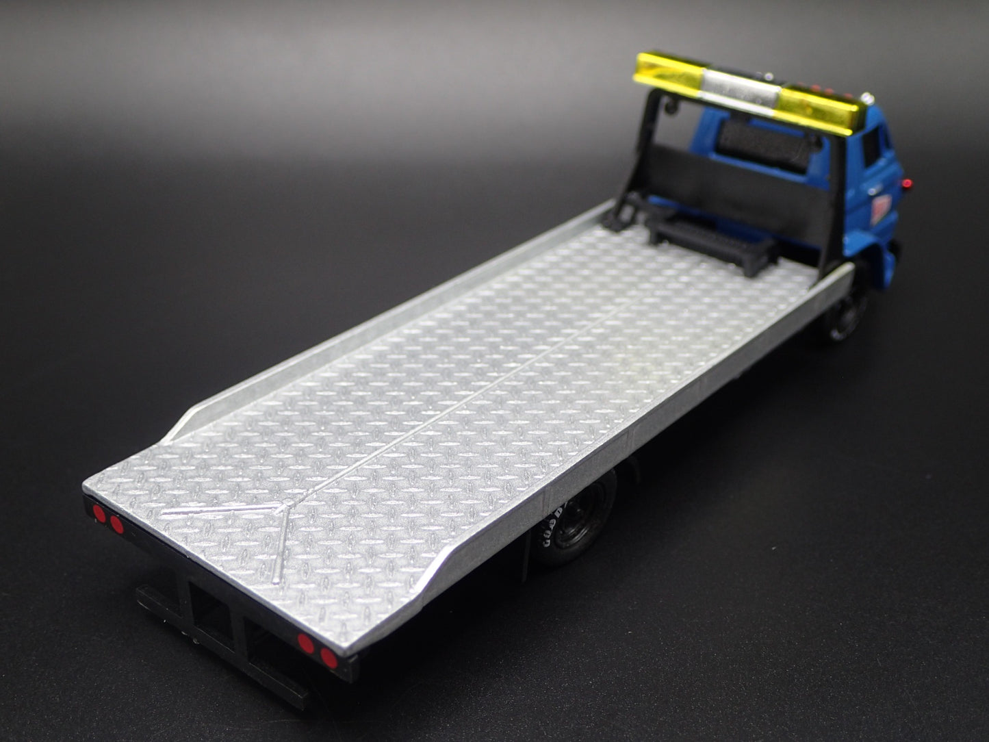 1970 70 DODGE L600 COE FLATBED RAMP TRUCK HOLLEY 1:64 SCALE DIECAST MODEL CAR