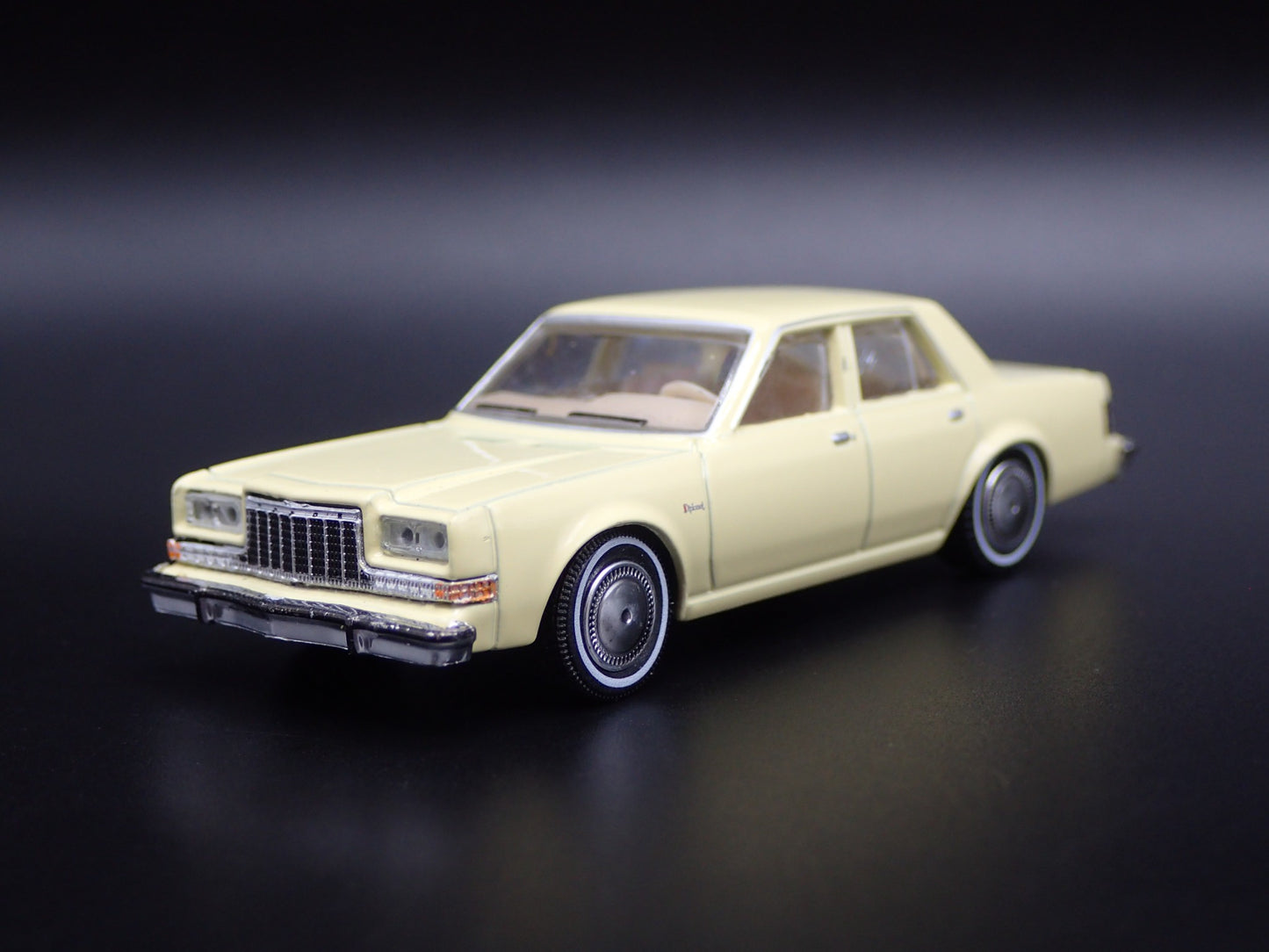 1981 81 DODGE DIPLOMAT 4 FOUR DOOR YELLOW 1:64 SCALE DIORAMA DIECAST MODEL CAR