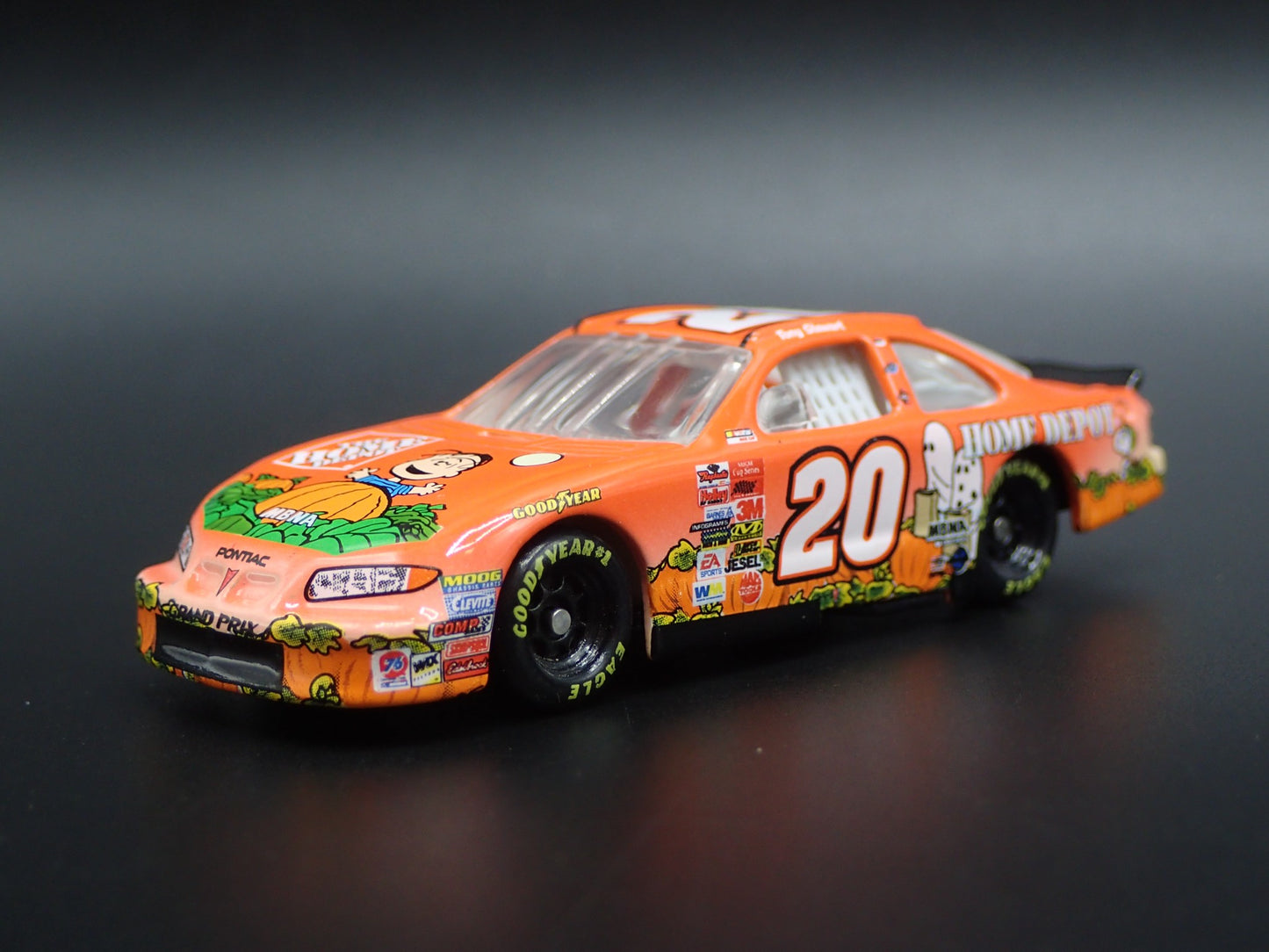 2001 PONTIAC GRAND PRIX TONY STEWART PEANUTS NASCAR 1:64 SCALE DIECAST MODEL CAR