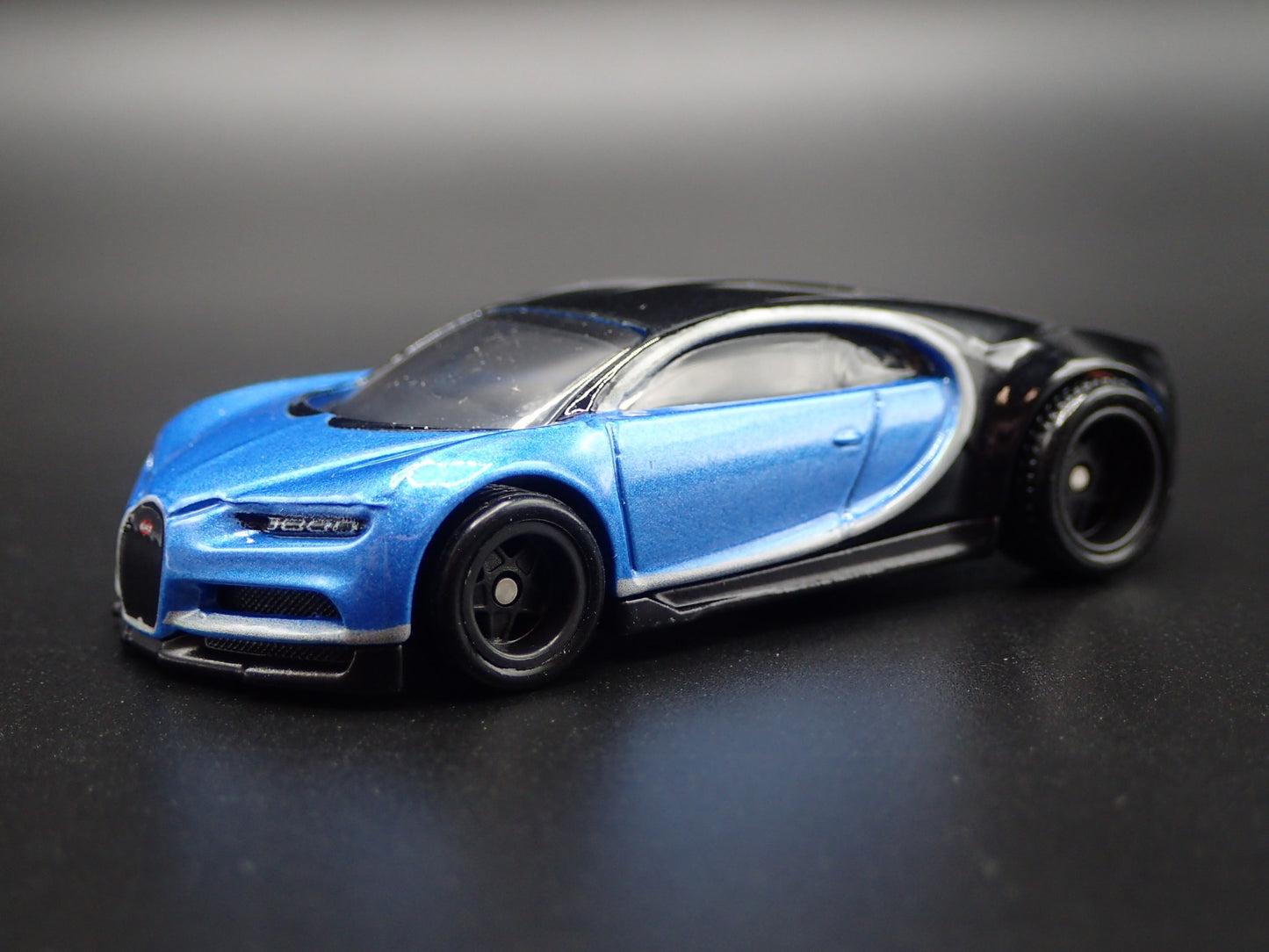 2016-2024 BUGATTI CHIRON SUPER CAR 1:64 SCALE COLLECTIBLE DIECAST MODEL CAR