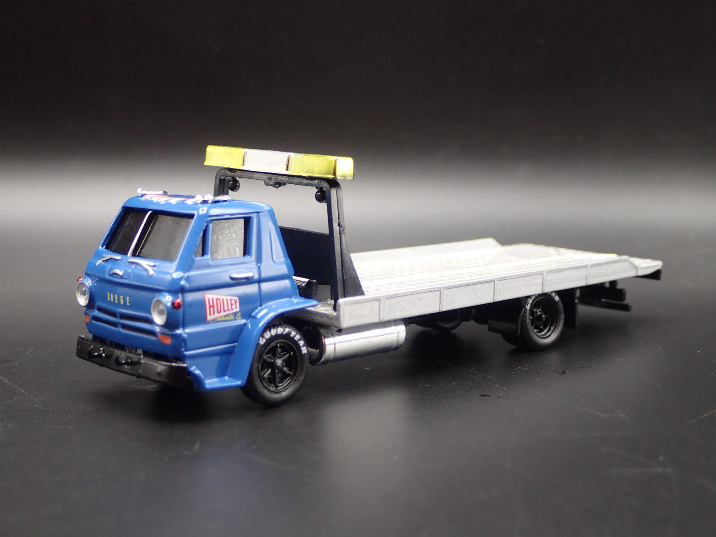 1970 70 DODGE L600 COE FLATBED RAMP TRUCK HOLLEY 1:64 SCALE DIECAST MODEL CAR