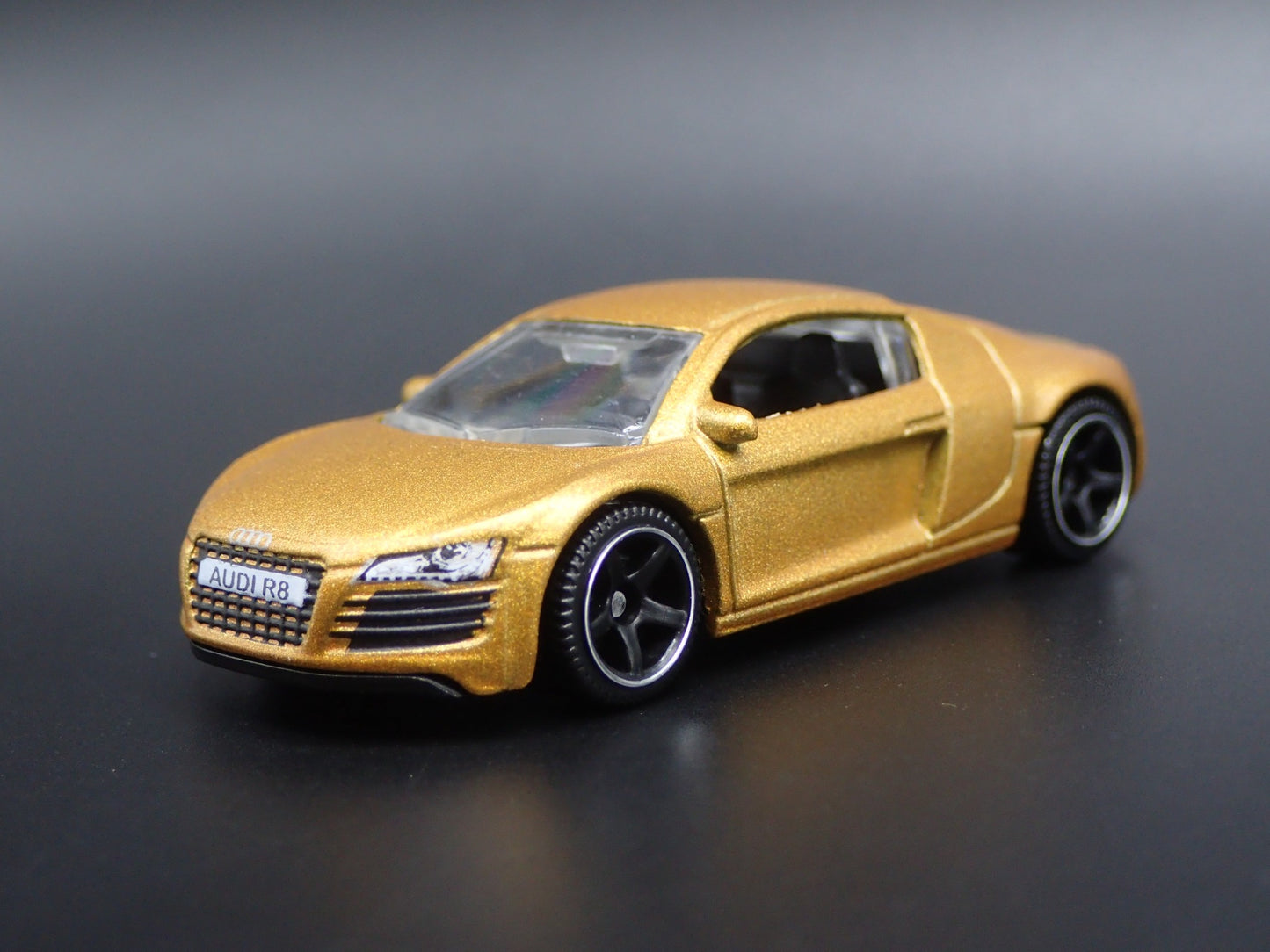 2006-2015 AUDI R8 SUPERCAR GOLD 1:64 SCALE COLLECTIBLE DIORAMA DIECAST MODEL CAR
