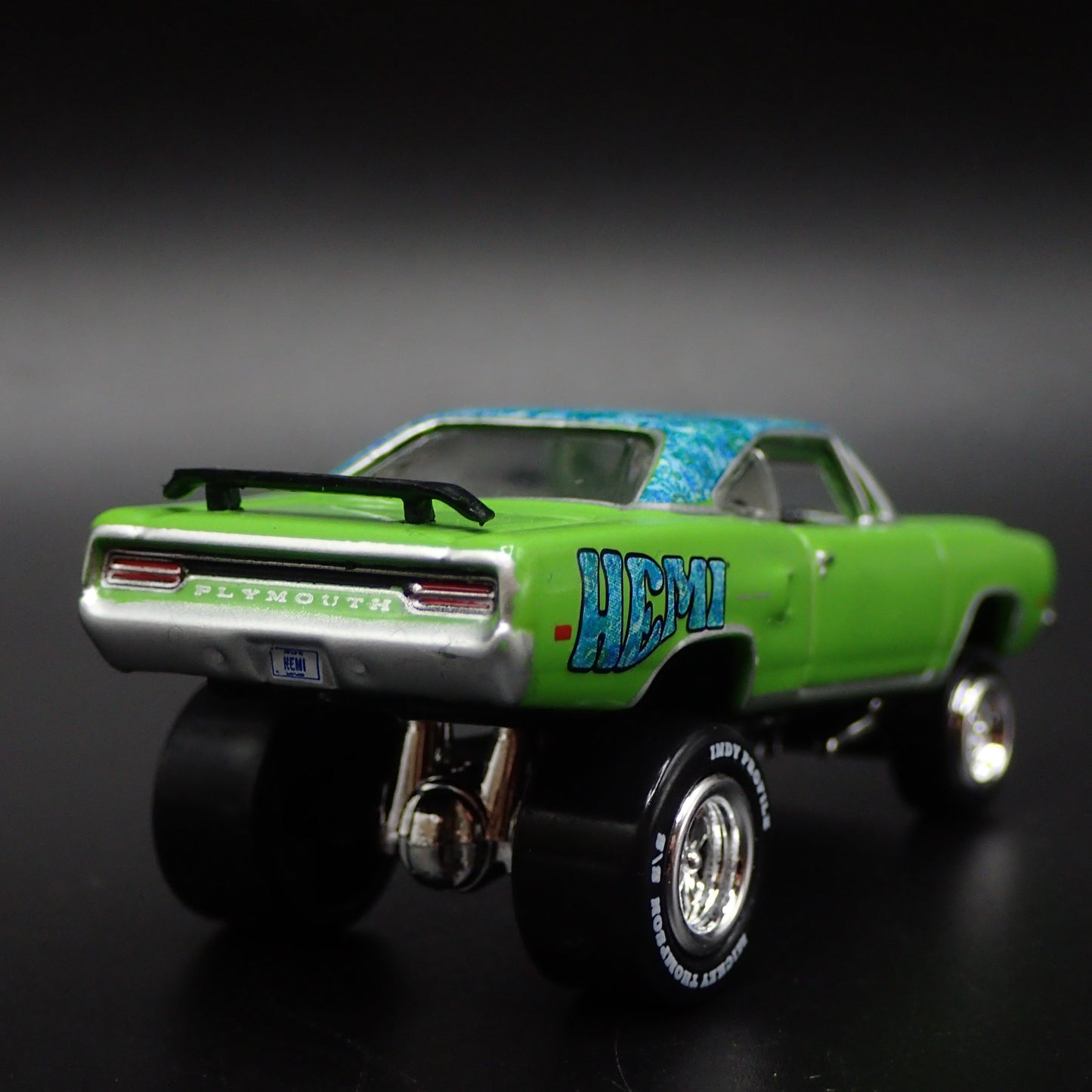 1970 70 PLYMOUTH ROAD RUNNER ZINGER HEMI 1:64 SCALE DIORAMA DIECAST MODEL CAR