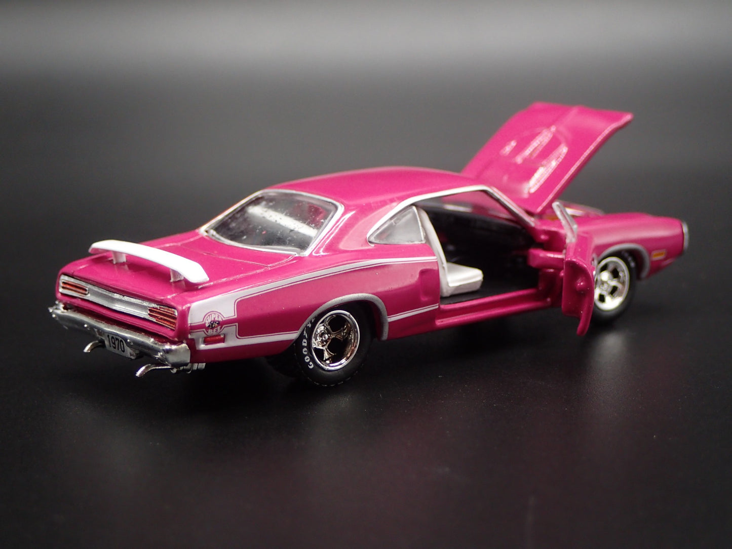 1970 70 DODGE SUPER BEE 383 SCAT PACK PINK 1:64 SCALE DIORAMA DIECAST MODEL CAR