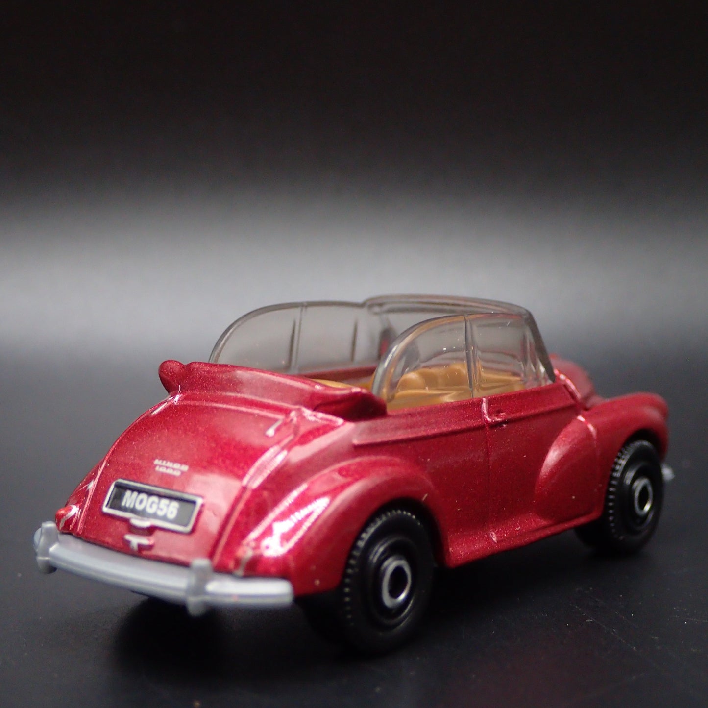 MORRIS MINOR SALOON CONVERTIBLE 2 TWO DOOR 1:64 SCALE DIORAMA DIECAST MODEL CAR