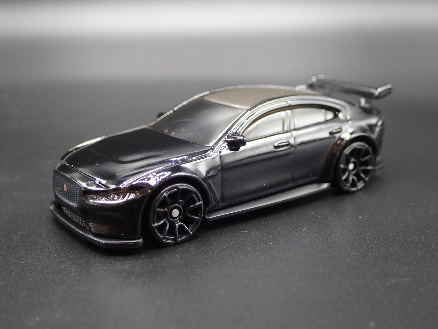2017-2018 JAGUAR XE SV PROJECT 8 BLACK 1:64 SCALE DIORAMA DIECAST MODEL CAR
