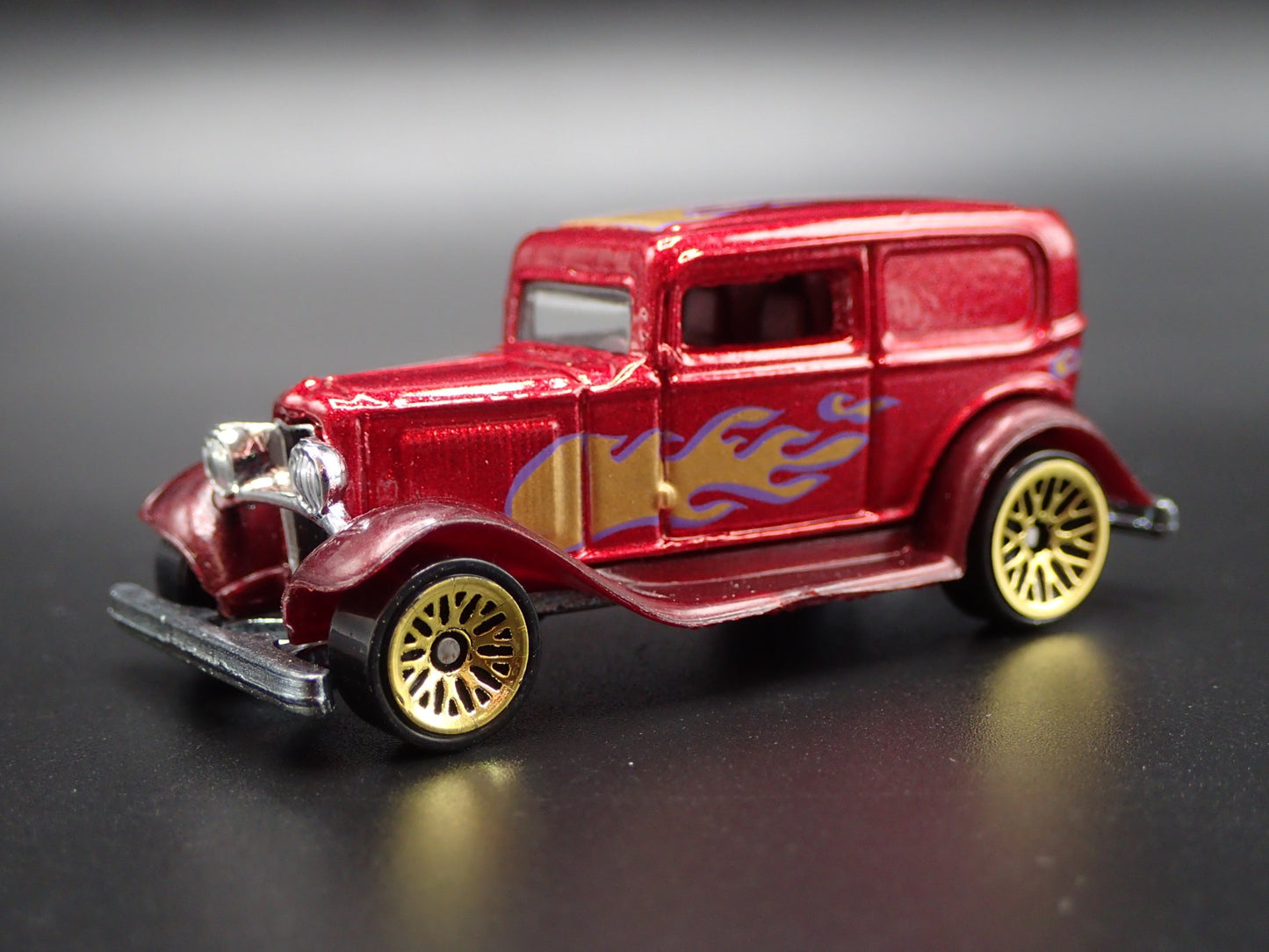 1932 32 FORD SEDAN DELIVERY RED 1:64 SCALE COLLECTIBLE DIORAMA DIECAST MODEL CAR