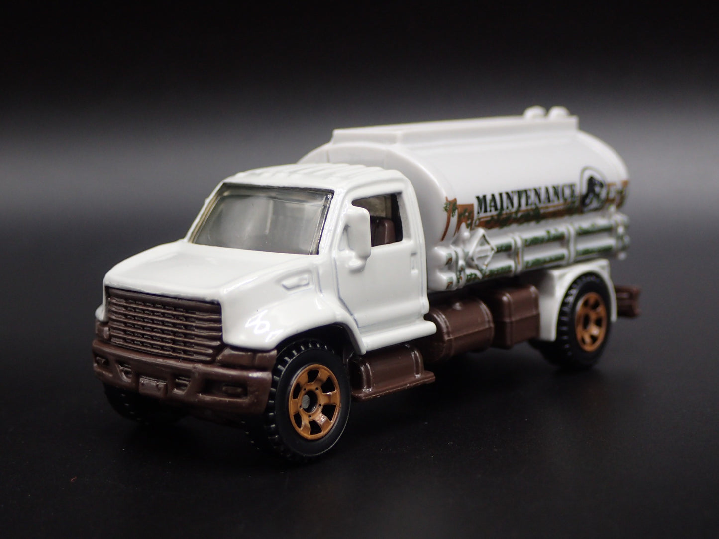 MAINTENCE WATER OIL TANKER TRUCK JURASSIC WORLD 1:64 MB SCALE DIECAST MODEL CAR