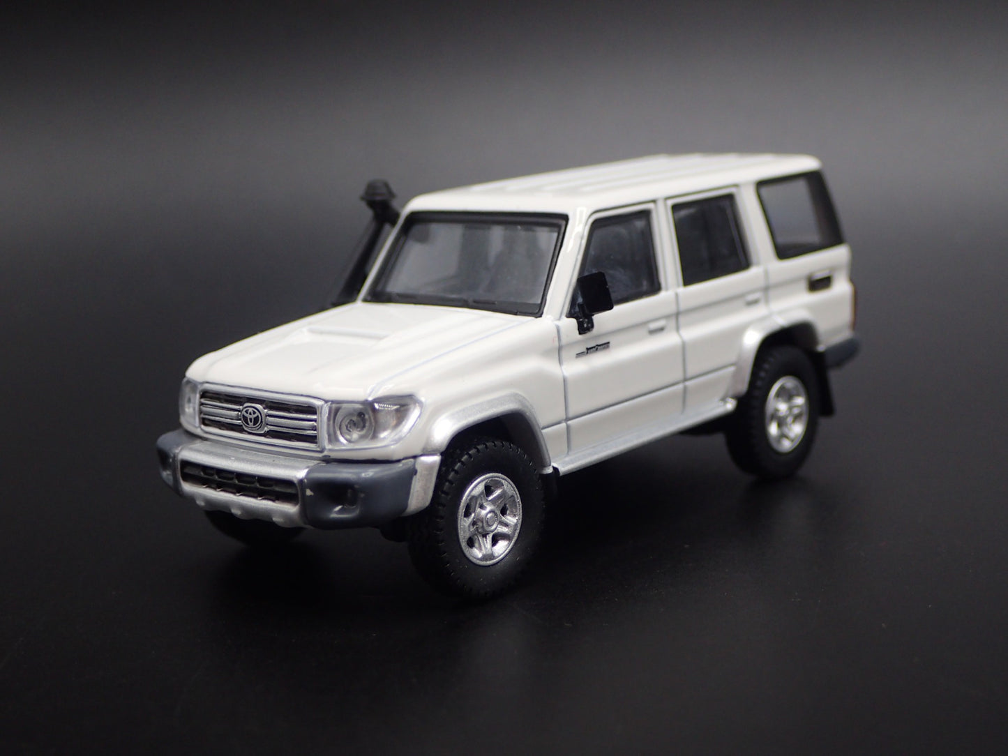 TOYOTA LAND CRUISER 70 SERIES 1/64 SCALE COLLECTIBLE DIORAMA DIECAST MODEL CAR